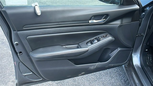 Used 2025 Nissan Altima 2.5 SV image 15