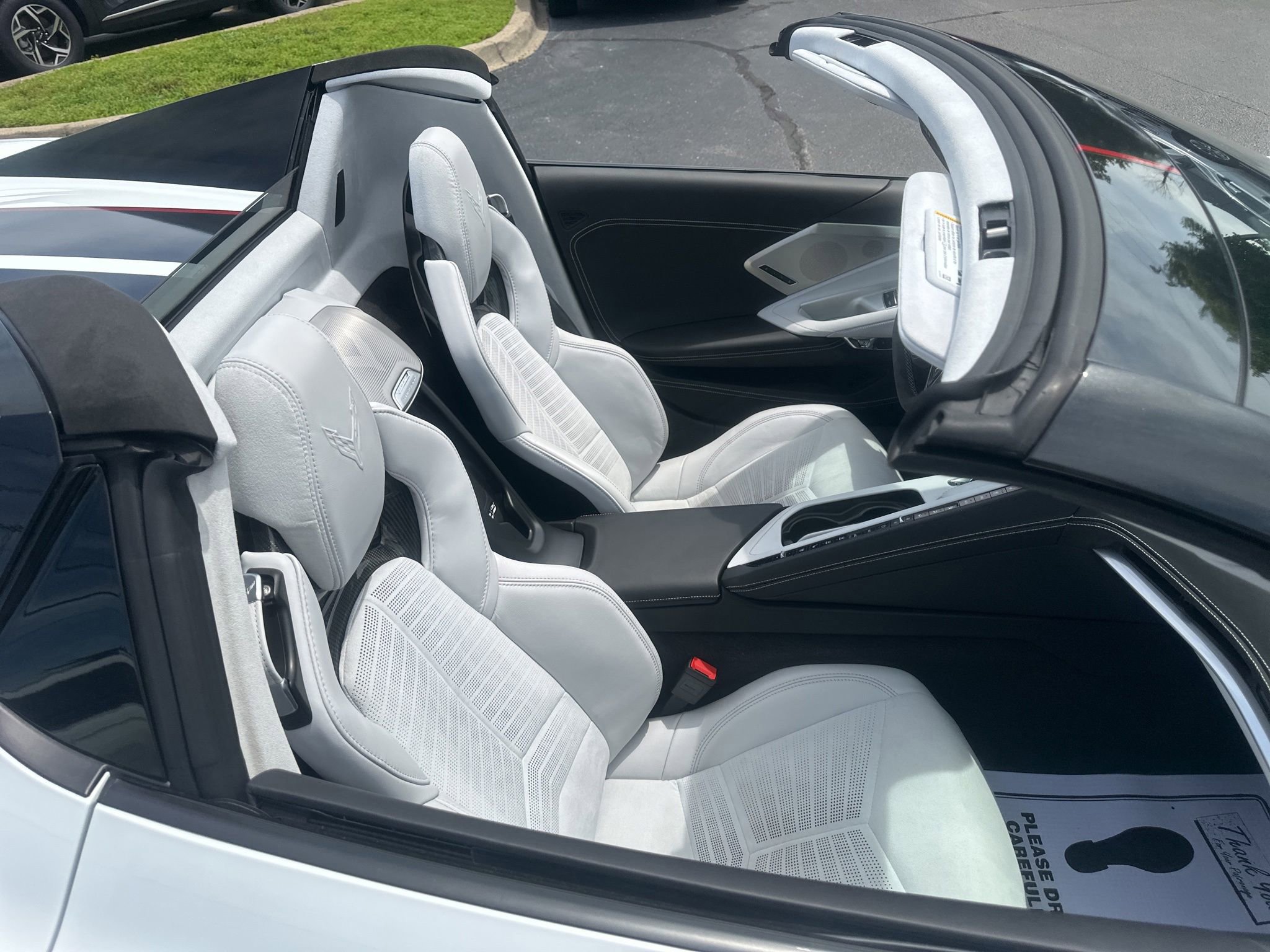 Used 2024 Chevrolet Corvette Stingray Premium Conv w/ Z51 Performance Package RWD image 10