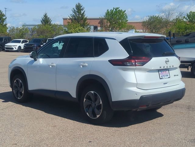 Used 2024 Nissan Rogue SV AWD/4WD image 5