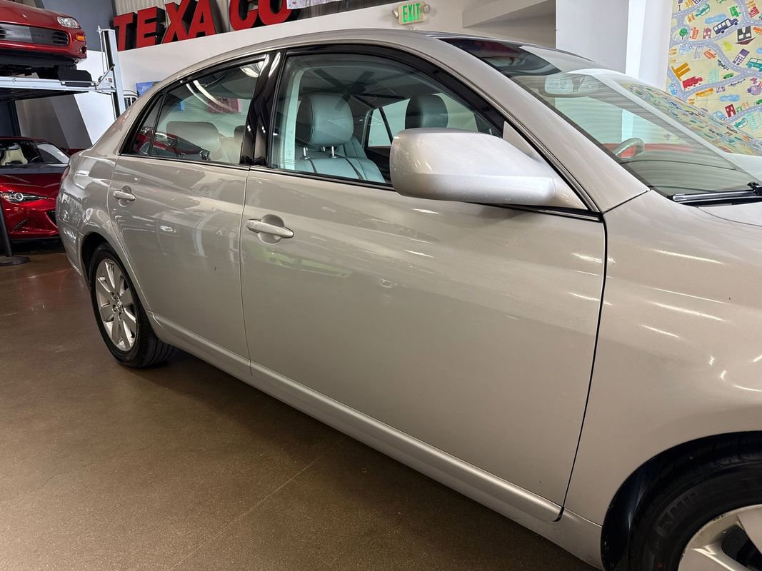 Used 2006 Toyota Avalon XLS image 61