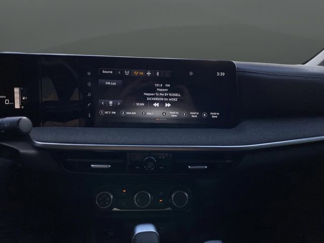 Used 2025 Nissan Kicks SV w/ Charging Package image 7