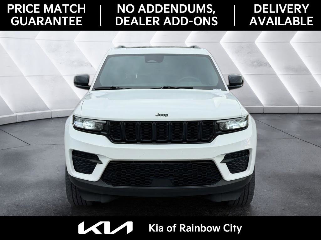 Used 2023 Jeep Grand Cherokee Altitude image 2