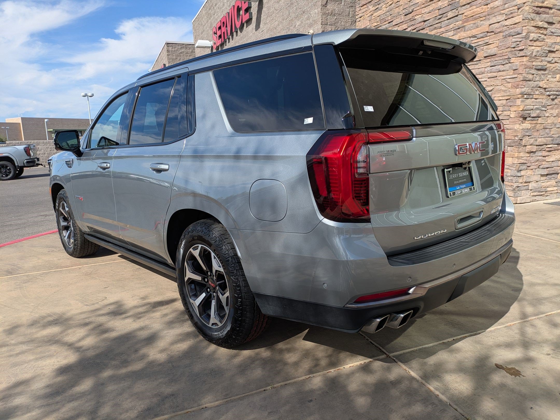 Certified 2025 GMC Yukon AT4 Ultimate AWD/4WD image 4
