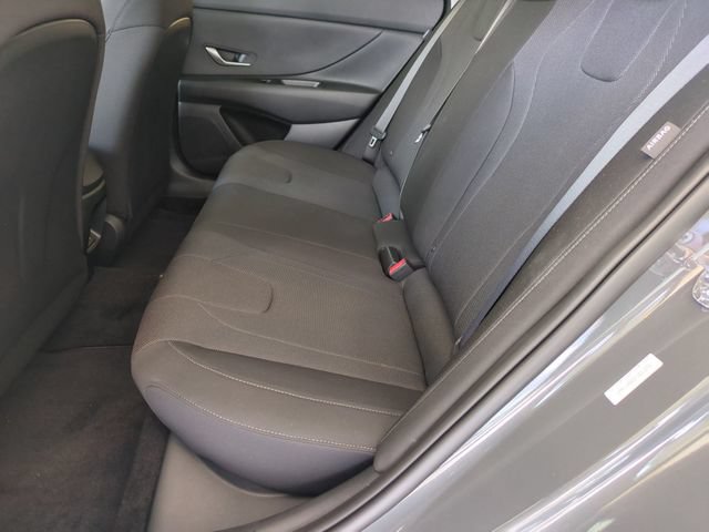 Certified 2026 Hyundai Elantra SE FWD image 15