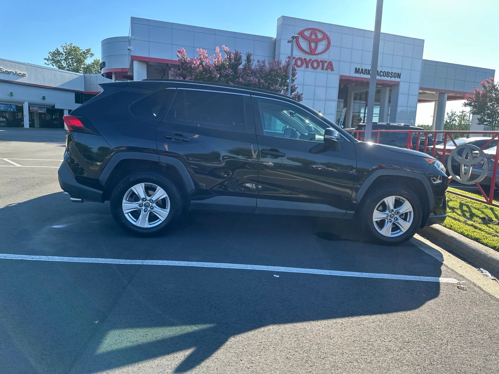 Used 2021 Toyota RAV4 XLE FWD image 10