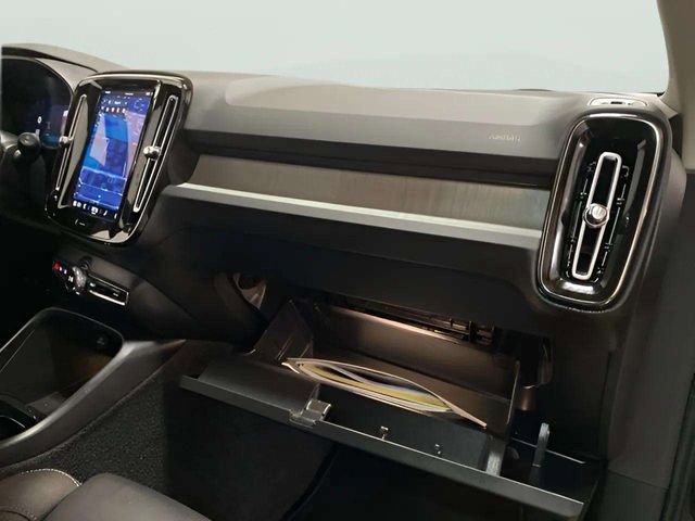 Used 2025 Volvo XC40 B5 Plus image 76