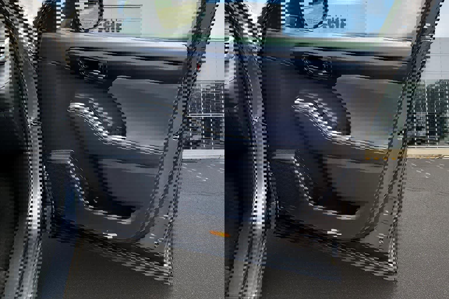 Used 2024 Toyota Highlander LE image 29