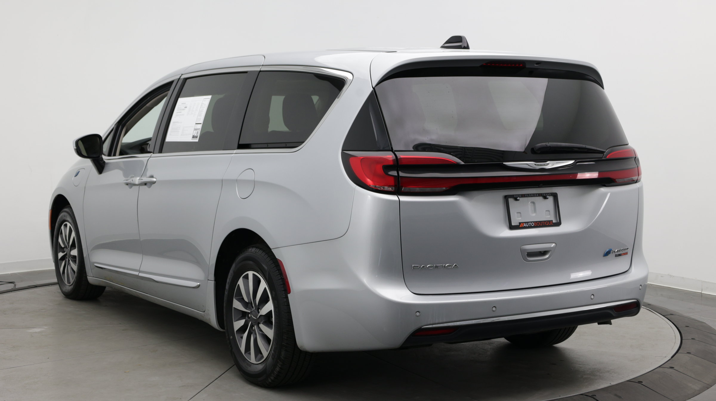 Used 2023 Chrysler Pacifica Limited FWD image 6