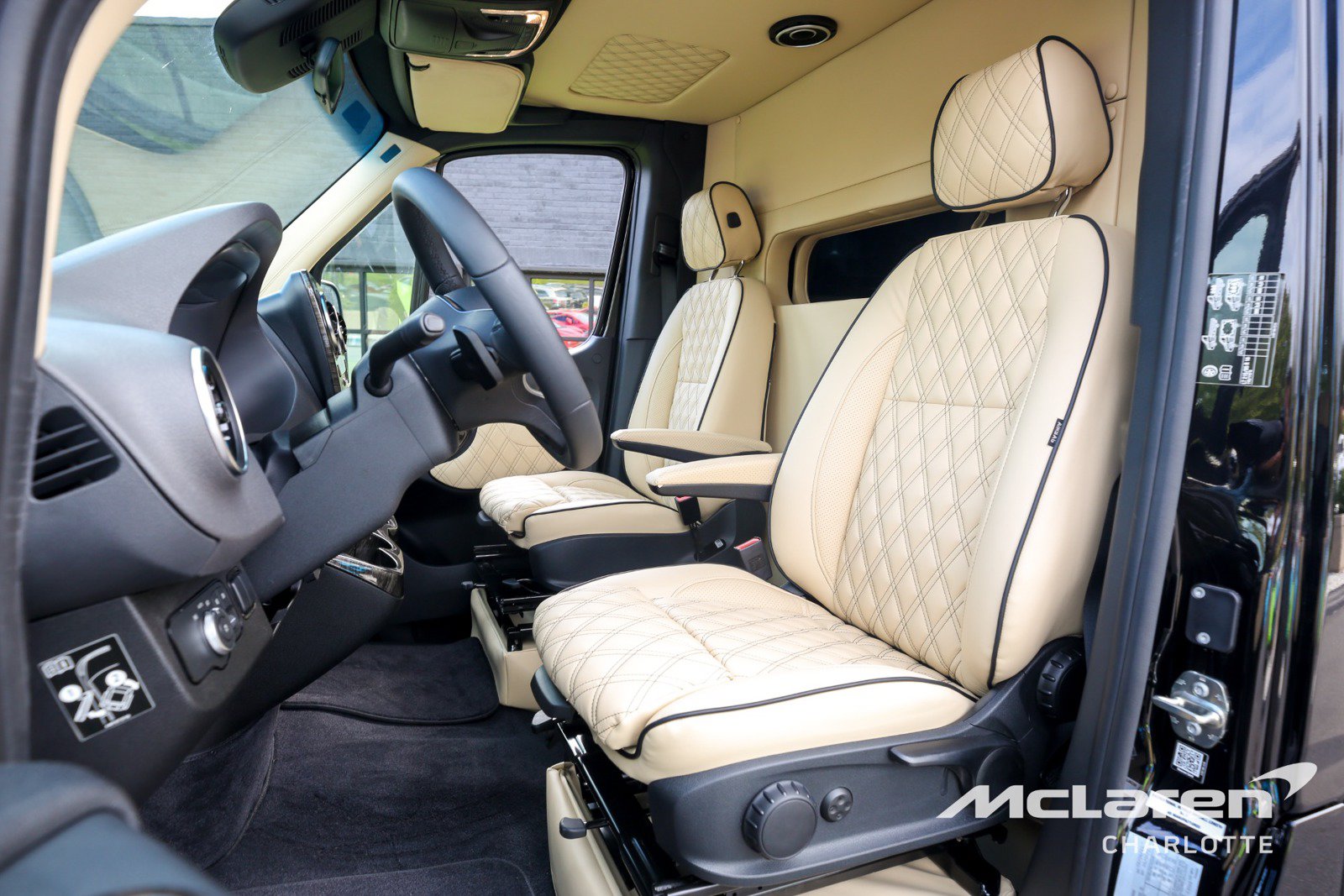 Used 2023 Mercedes-Benz Sprinter 3500 image 9