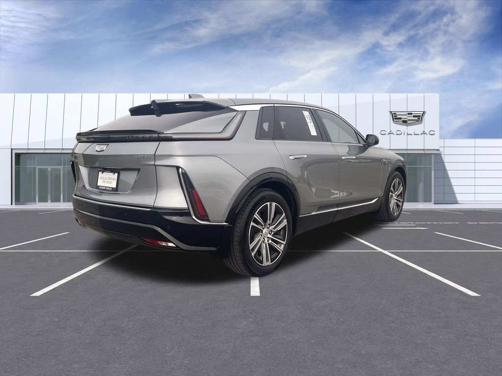 Certified 2024 Cadillac Lyriq Luxury AWD/4WD image 8