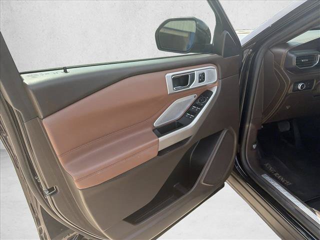 Used 2023 Ford Explorer King Ranch w/ Technology Package RWD image 9