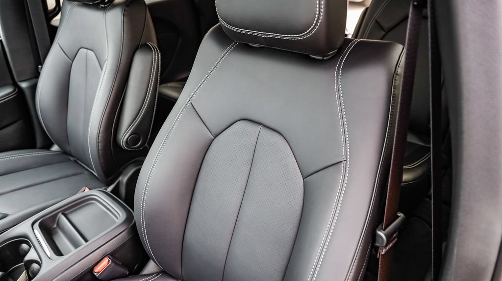 New 2027 Chrysler Pacifica Select FWD image 30