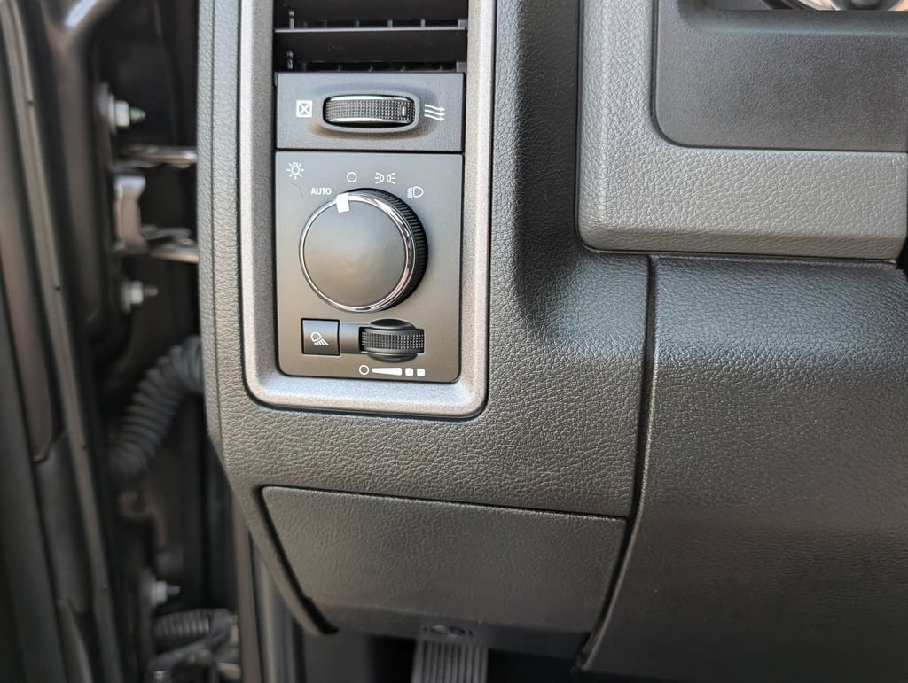 Used 2017 RAM 3500 Tradesman w/ Chrome Appearance Group AWD/4WD image 12