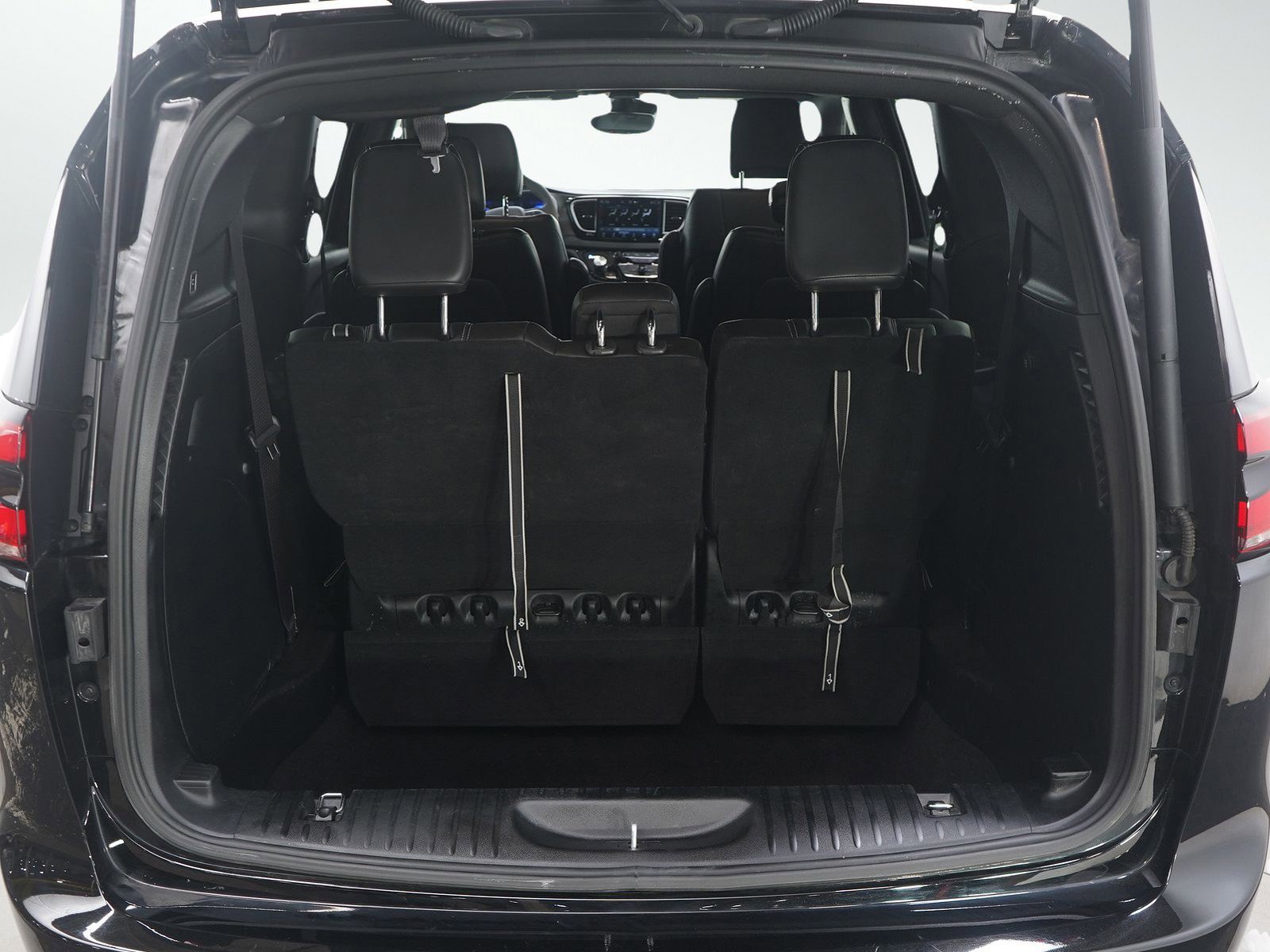 Used 2025 Chrysler Pacifica Select FWD image 12