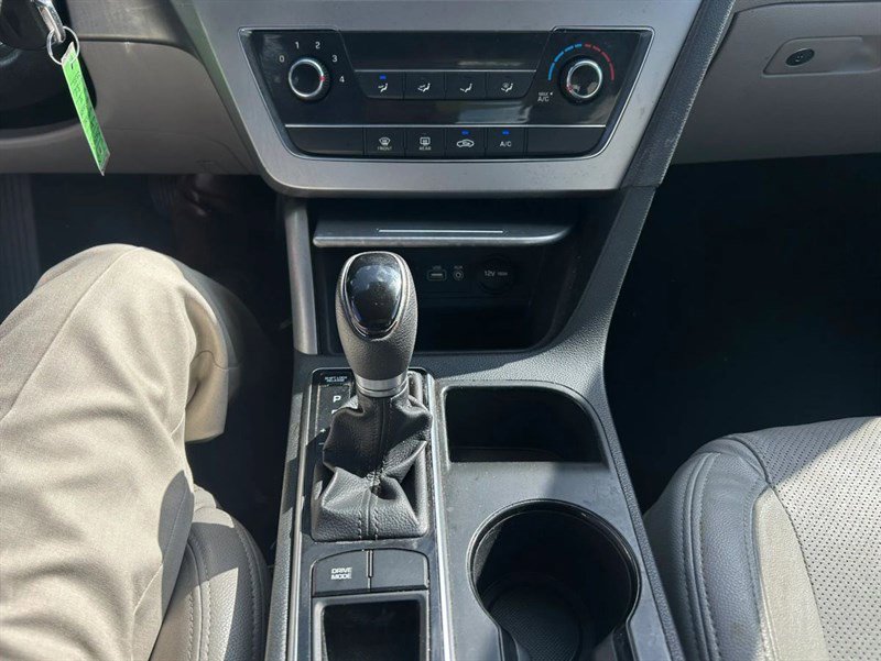 Used 2015 Hyundai Sonata SE w/ Option Group 02 FWD image 13