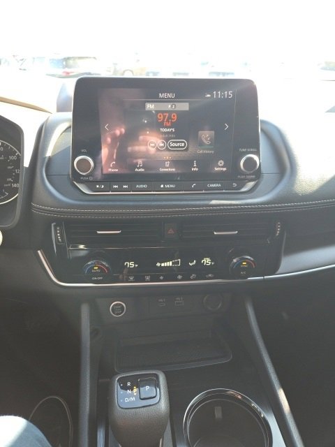 Used 2022 Nissan Rogue SV image 15