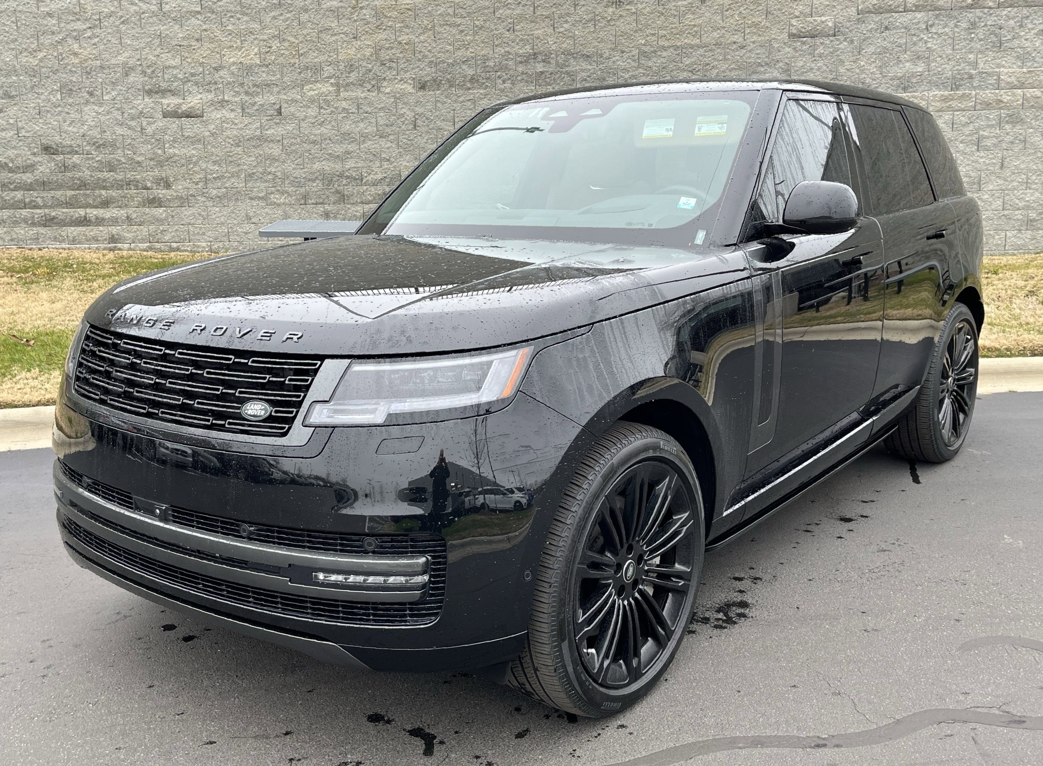 Certified 2025 Land Rover Range Rover SE image 1