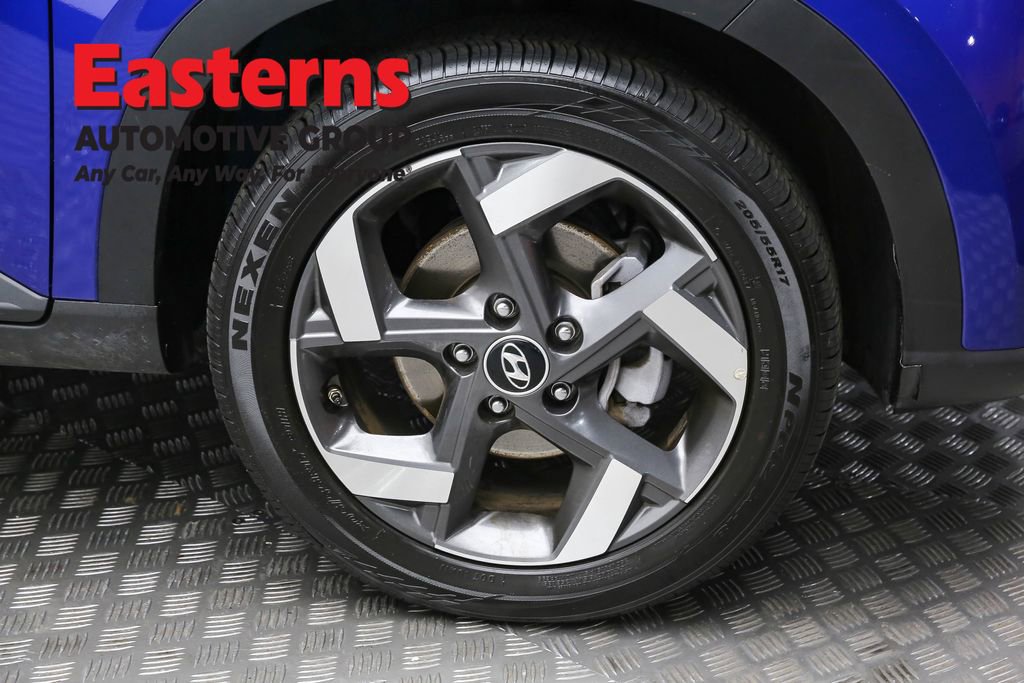 Used 2025 Hyundai Venue SEL image 32