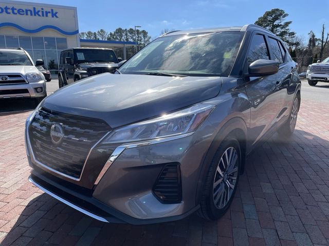 Used 2022 Nissan Kicks SV image 1