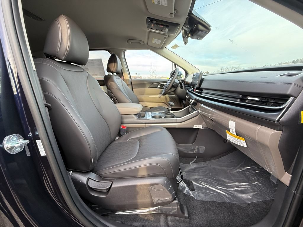 New 2026 Kia Carnival FWD image 27