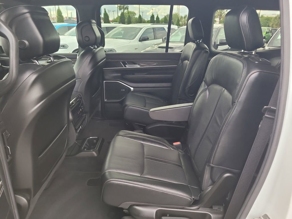 Used 2022 Jeep Wagoneer Series III w/ Flexible Seating Group RWD image 12