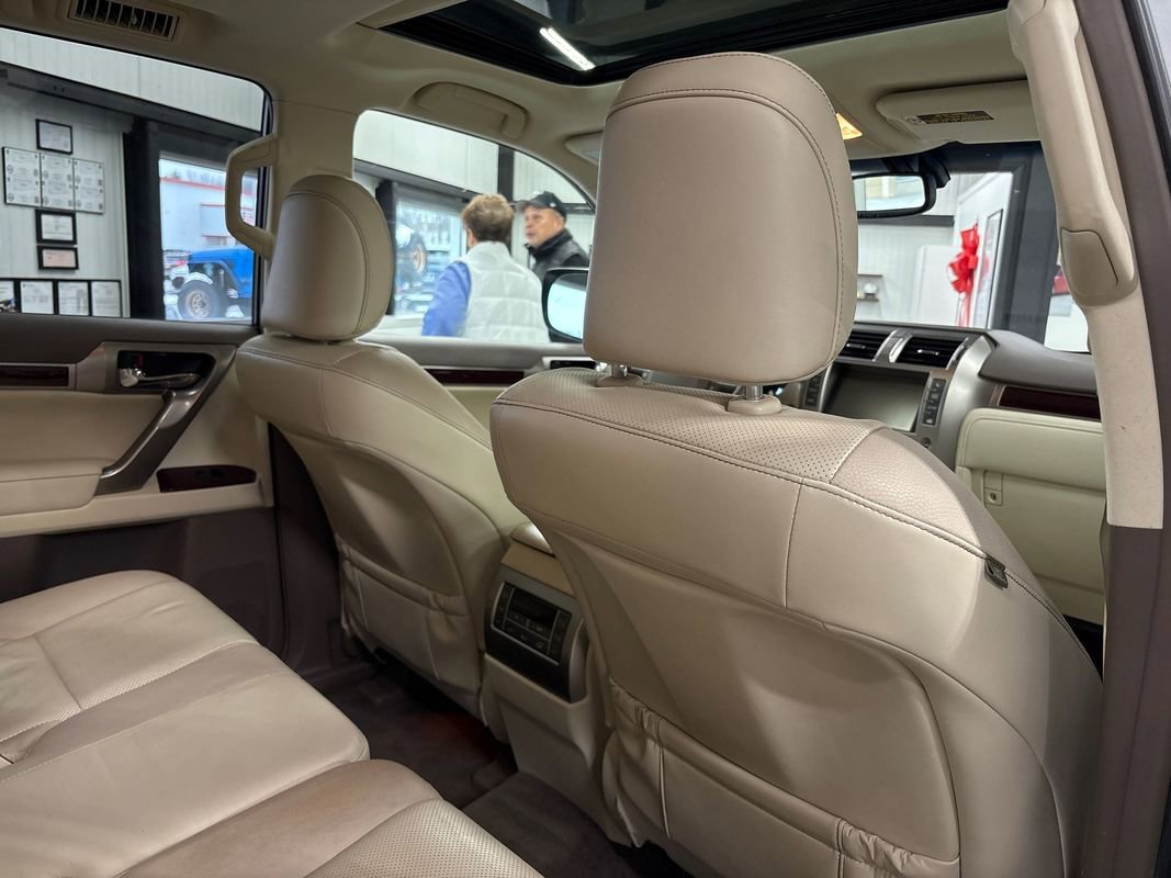 Used 2018 Lexus GX 460 image 40