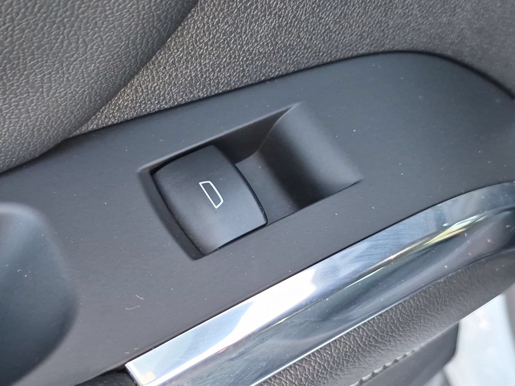 Used 2025 Chevrolet Traverse LT FWD image 29