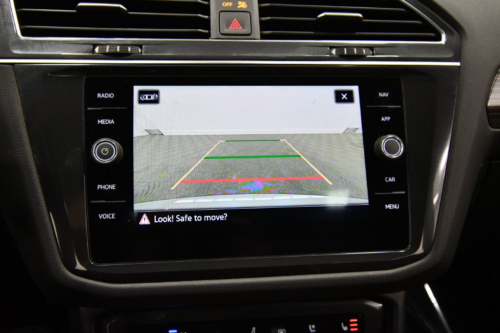 Used 2022 Volkswagen Tiguan SEL R-Line AWD/4WD image 24
