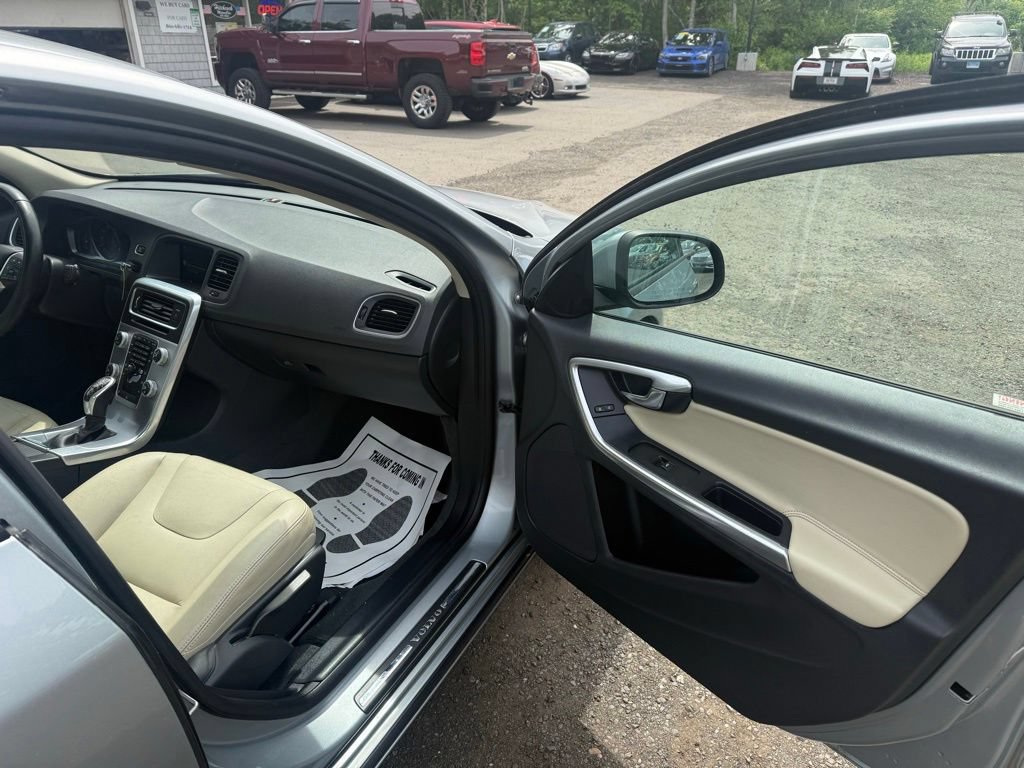Used 2017 Volvo S60 T5 Dynamic FWD image 23