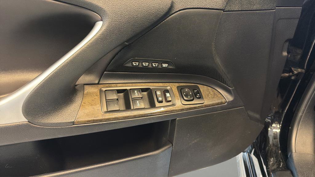 Used 2011 Lexus IS 250C w/ Luxury Pkg image 18