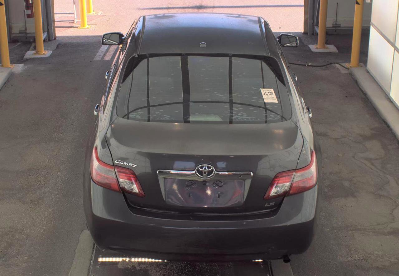 Used 2010 Toyota Camry LE FWD image 4