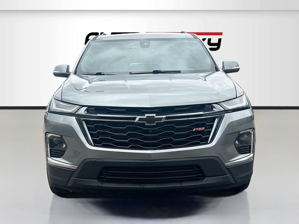 Used 2023 Chevrolet Traverse RS FWD image 2