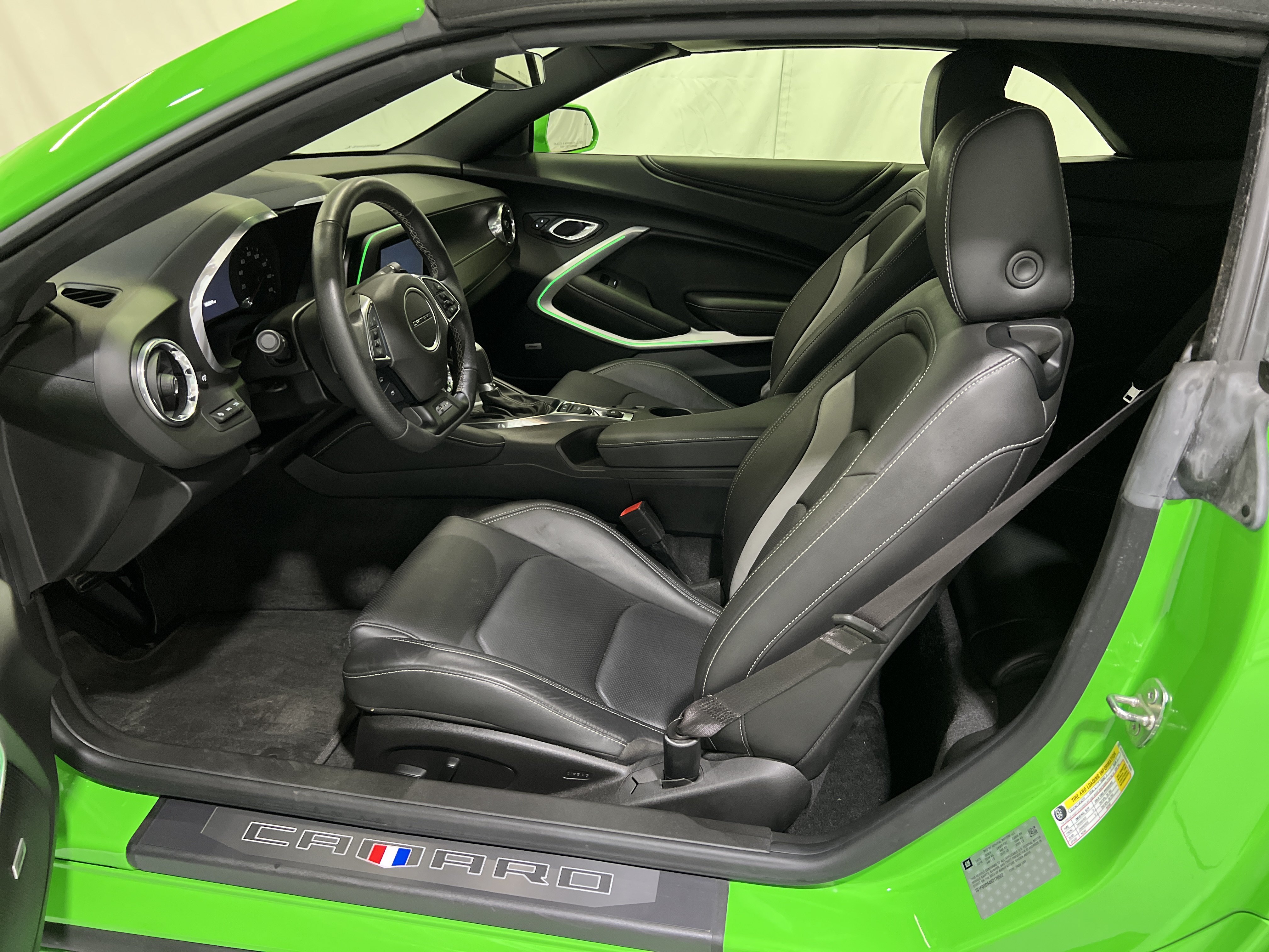 Used 2017 Chevrolet Camaro LT RWD image 17