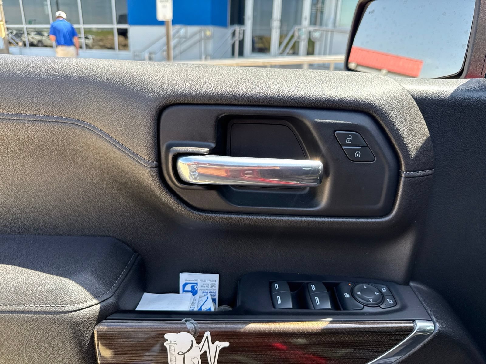 Used 2022 Chevrolet Silverado 1500 LT w/ Z71 Off-Road Package AWD/4WD image 18