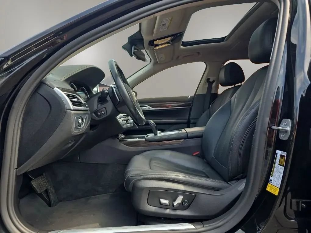 Used 2019 BMW 740i w/ Cold Weather Package RWD image 14