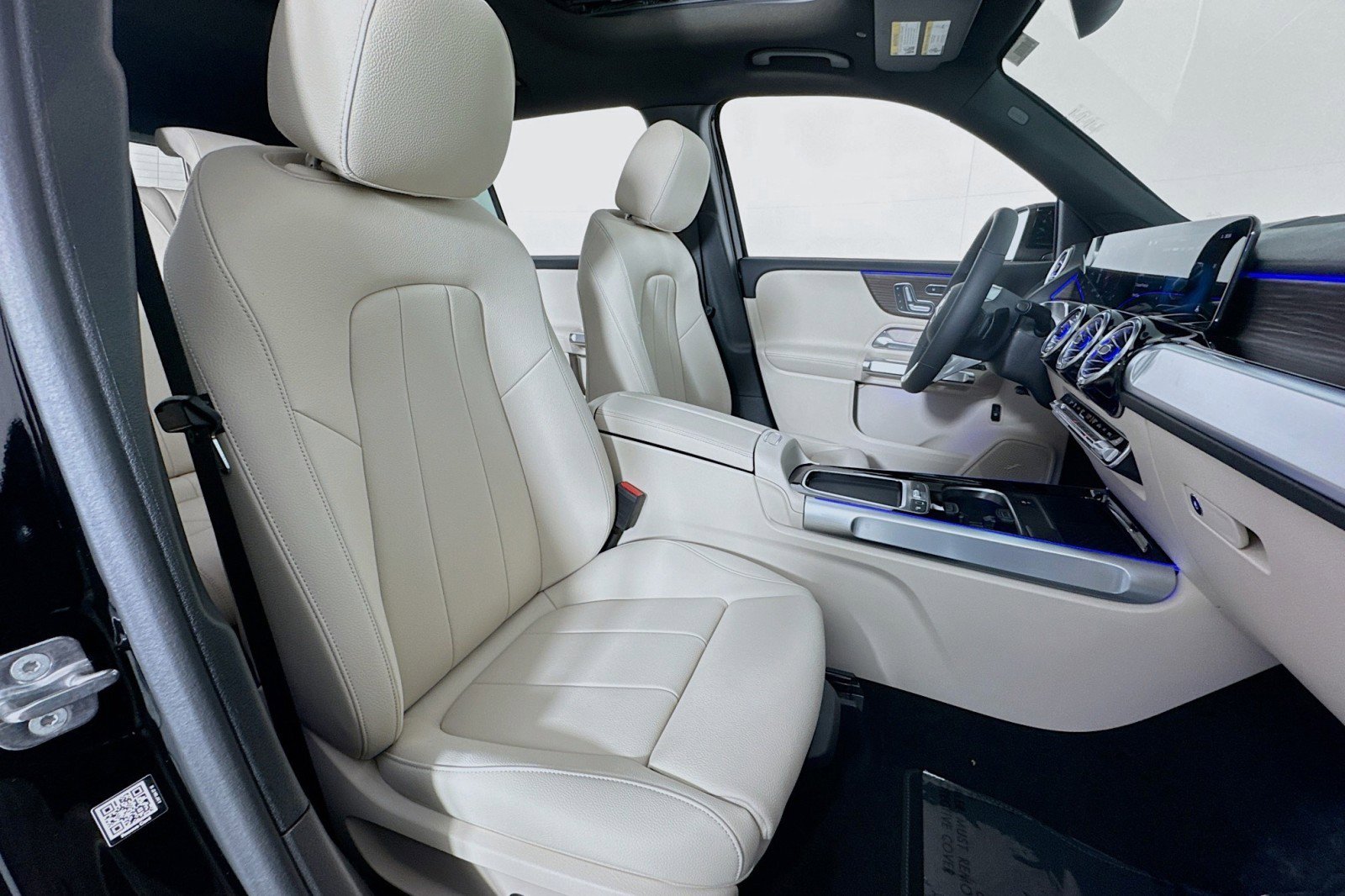 New 2026 Mercedes-Benz GLB 250 4MATIC image 6