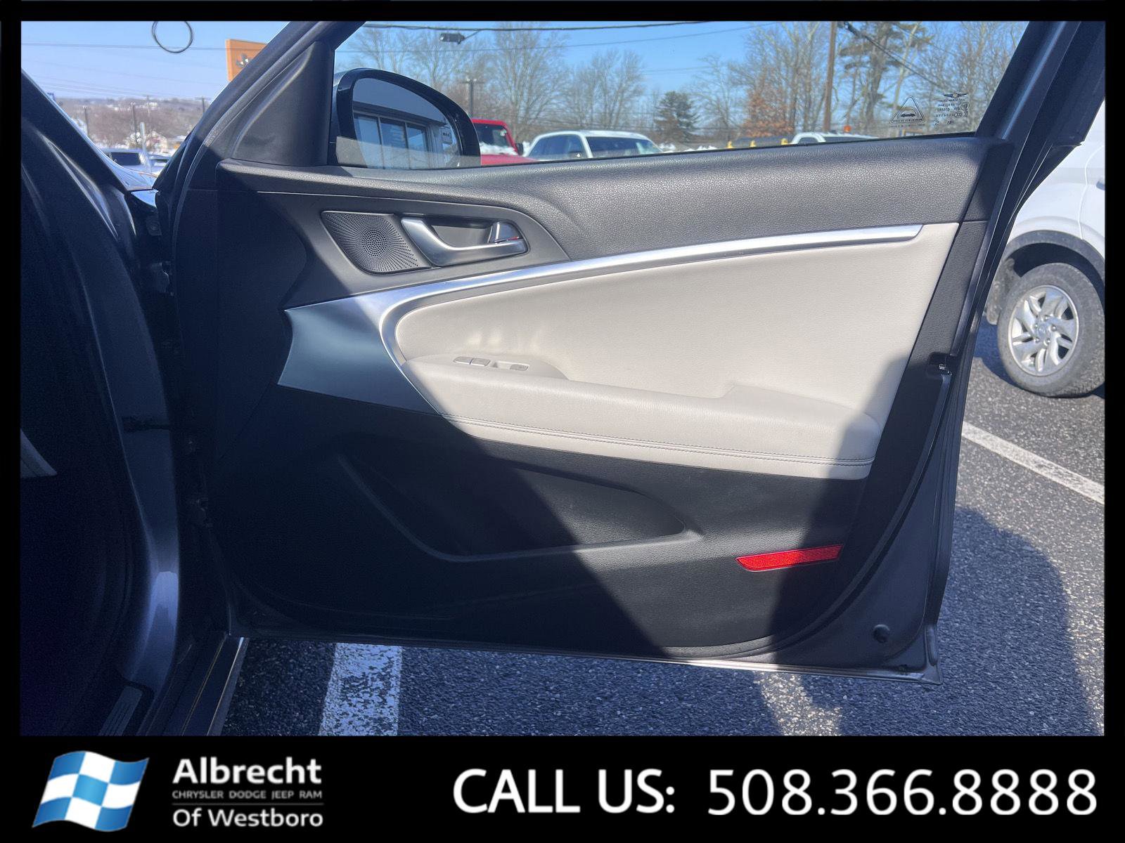 Used 2025 Genesis G70 2.5T image 21