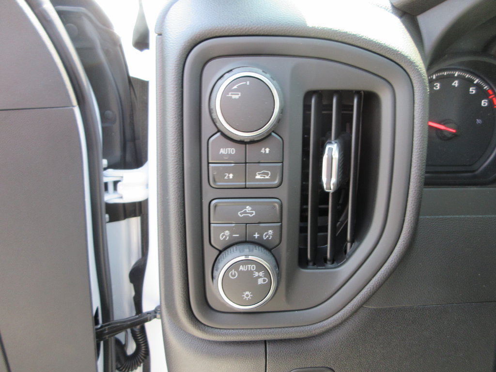 New 2026 Chevrolet Silverado 1500 Custom w/ Turbomax Blackout Package AWD/4WD image 23