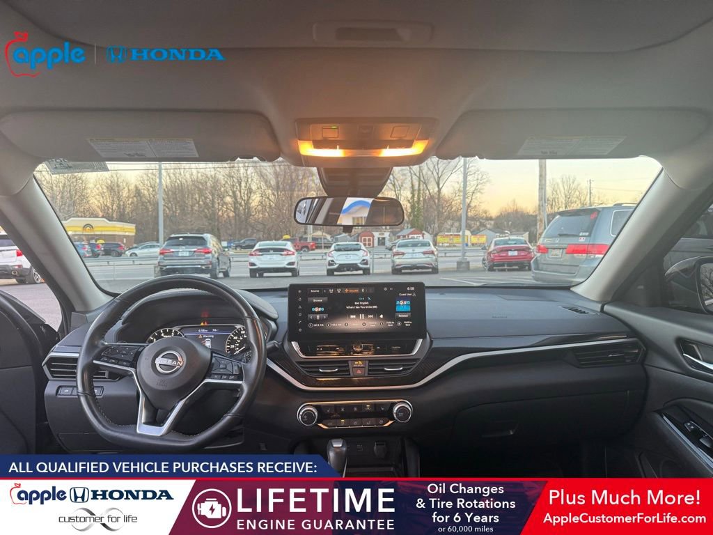 Used 2024 Nissan Altima 2.5 SR w/ SR Premium Package image 11