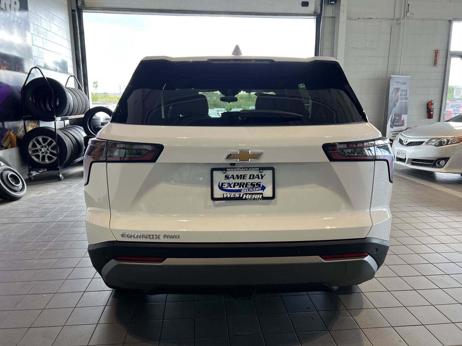 Used 2025 Chevrolet Equinox LT AWD/4WD image 6