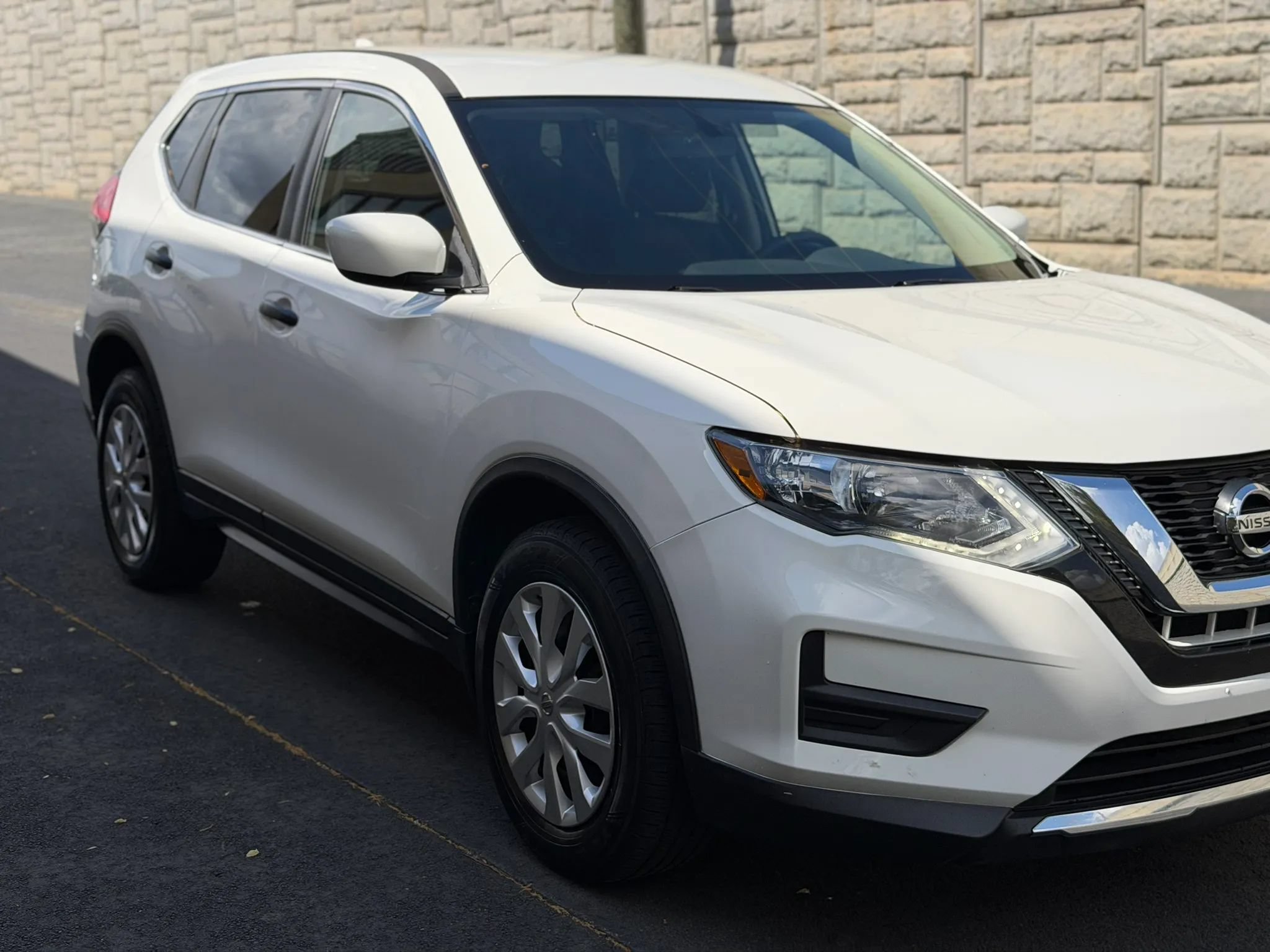 Used 2017 Nissan Rogue S AWD/4WD image 39