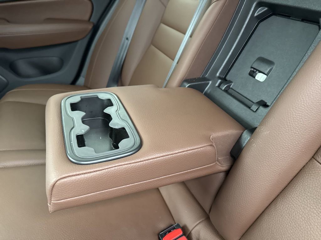 Used 2025 Volvo V60 B5 Cross Country Plus image 15