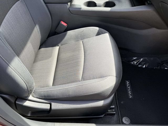 Used 2025 Nissan Altima 2.5 SV FWD image 11