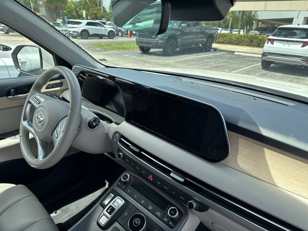 Used 2024 Hyundai Palisade Limited FWD image 16