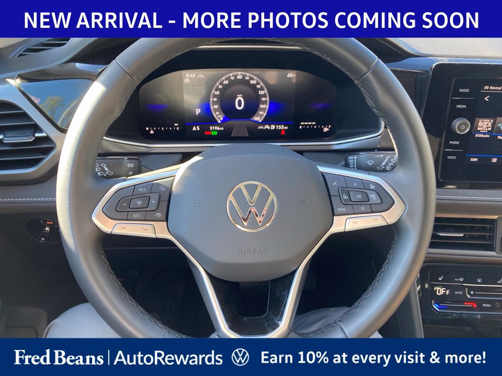Used 2025 Volkswagen Taos SE AWD/4WD image 12
