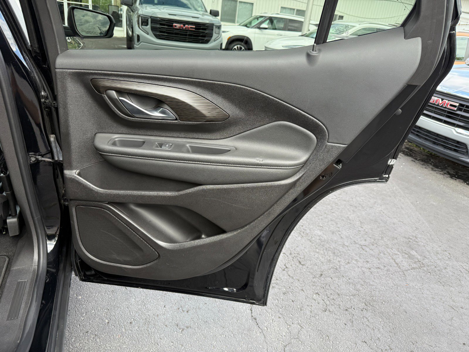 Used 2024 GMC Terrain SLE image 20