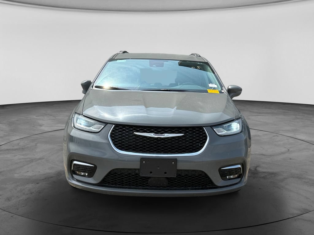 Used 2022 Chrysler Pacifica Touring-L FWD image 3