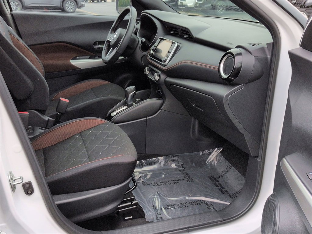 Used 2019 Nissan Kicks SR image 19