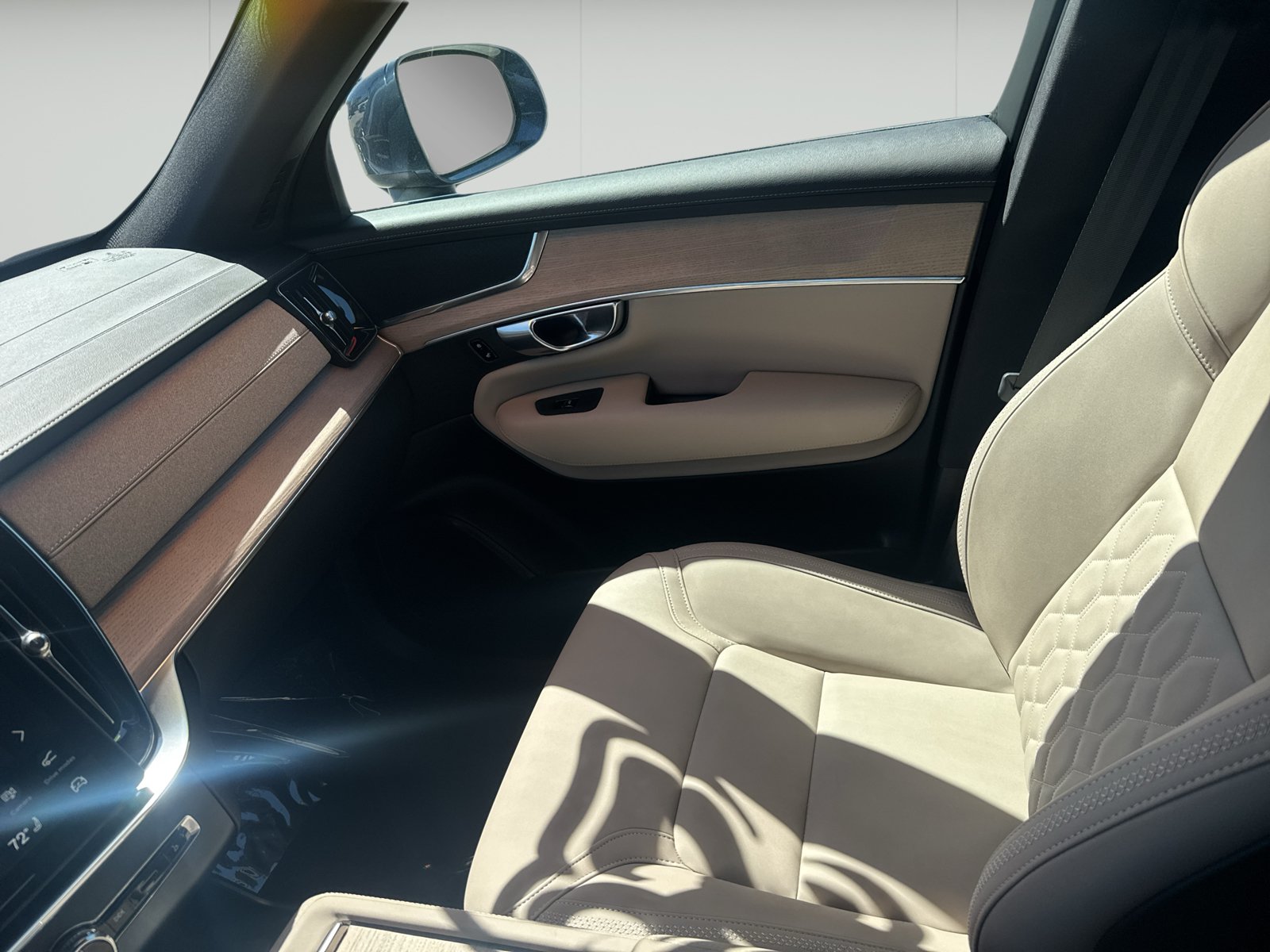 New 2026 Volvo XC90 T8 Plus w/ Protection Package AWD/4WD image 9