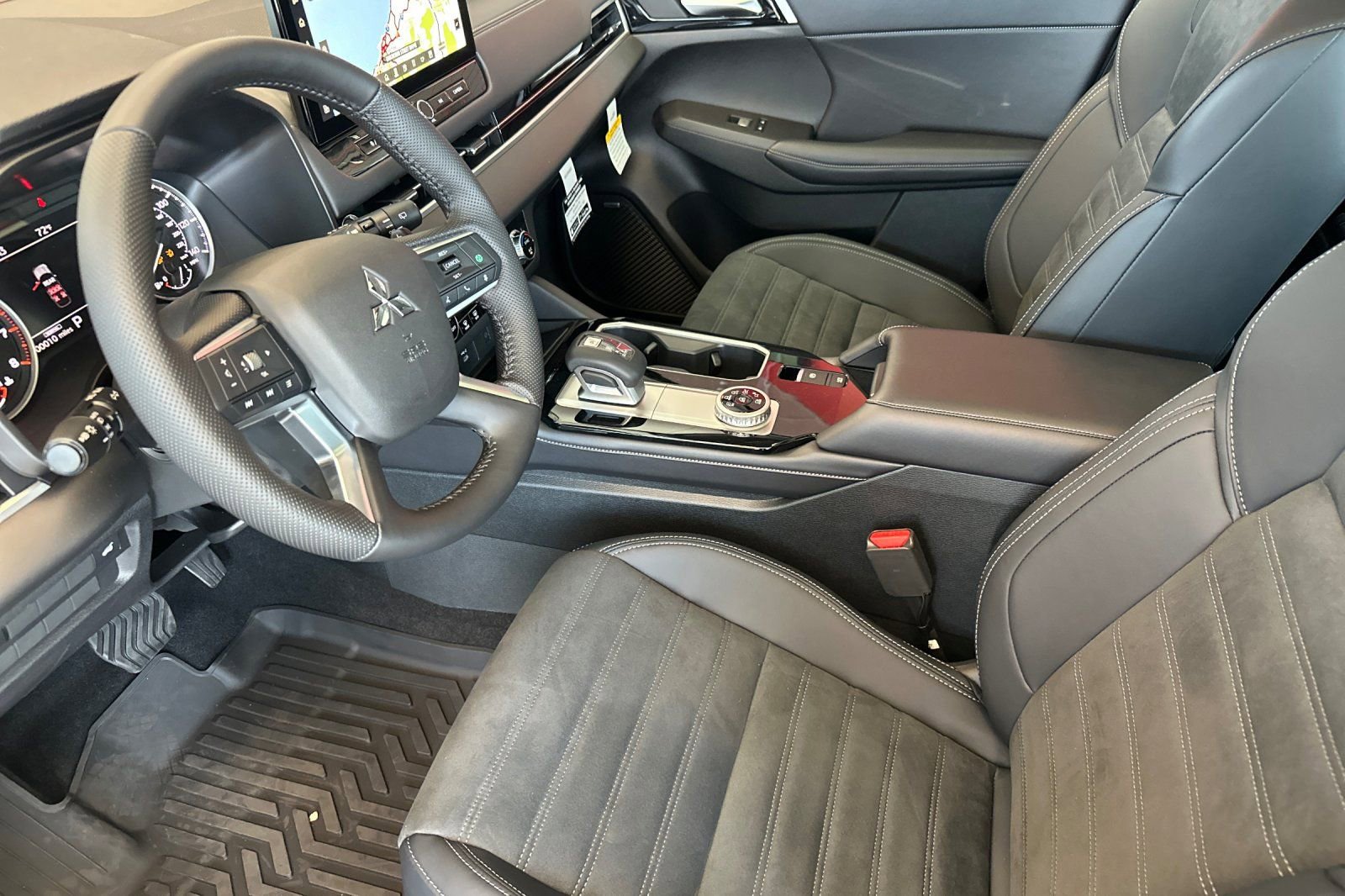 New 2025 Mitsubishi Outlander SE image 9